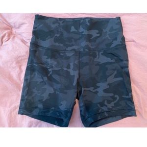 Lulu wunder train camo shorts